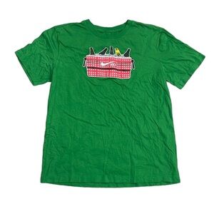 The Nike Tee Graphic T-Shirt Cooler Short Sleeve Green Size Medium